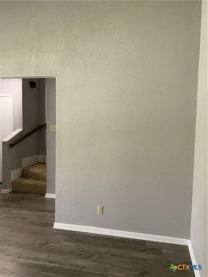 1402 Dallas St - Photo 3 of 12