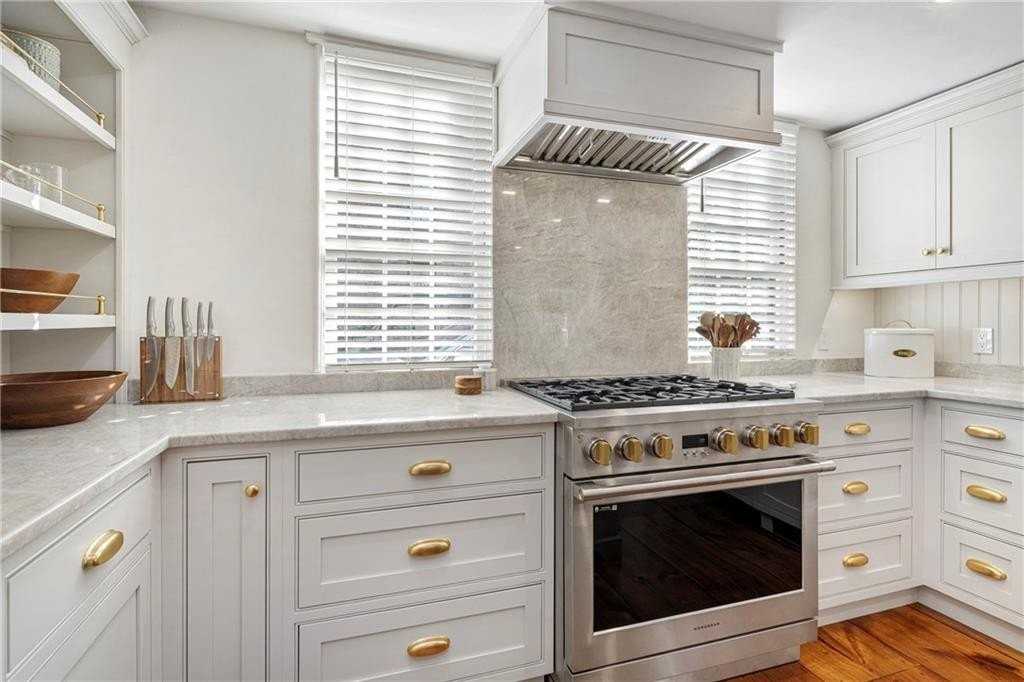 108 Prospect Hill St - Photo 3 of 47