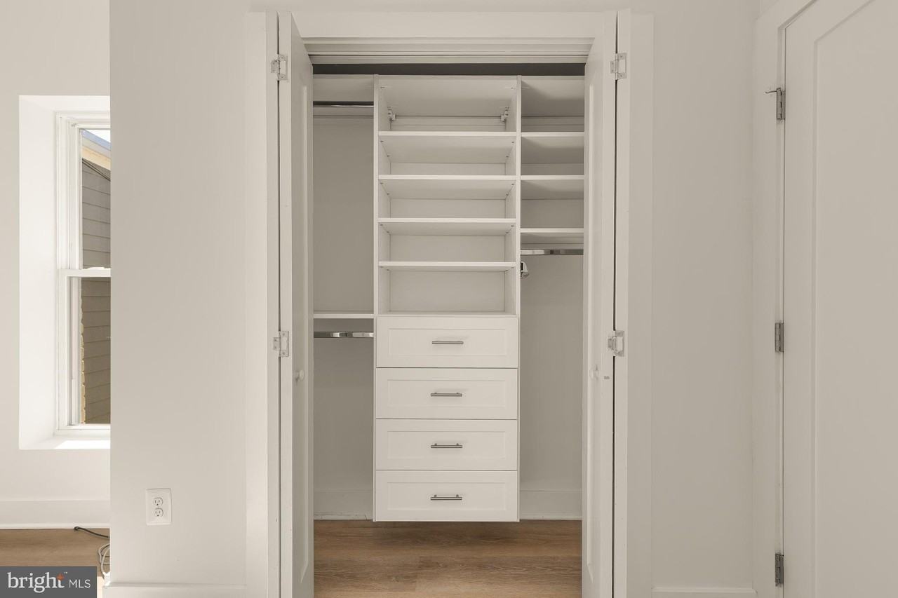 1605 F St Ne Apt 3 - Photo 7 of 12