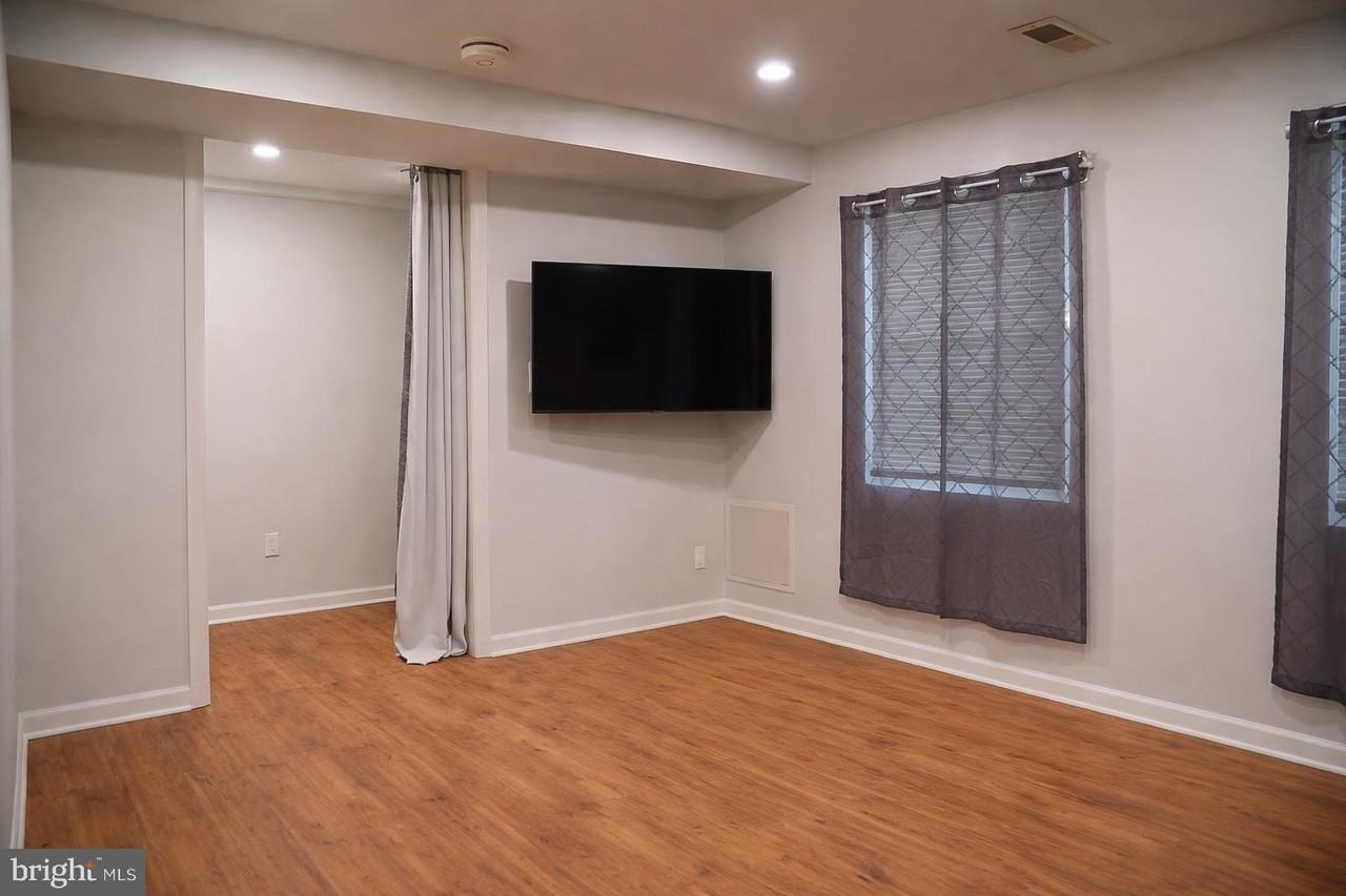 1352 G St Se - Photo 2 of 10