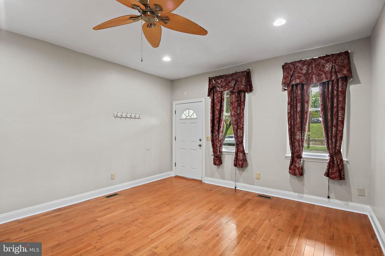3924 Reisterstown Rd - Photo 4 of 25