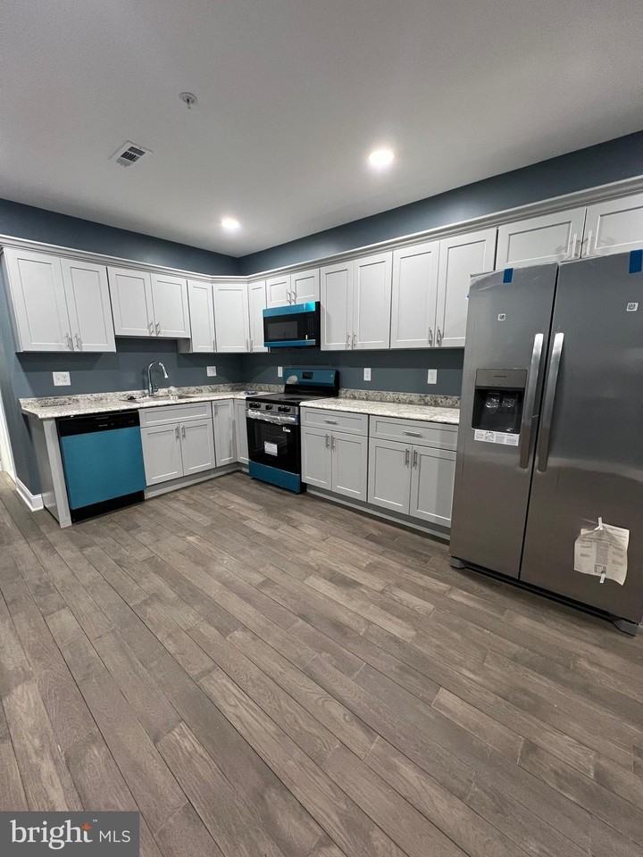 2020 Mcculloh St Unit 2 - Photo 4 of 12