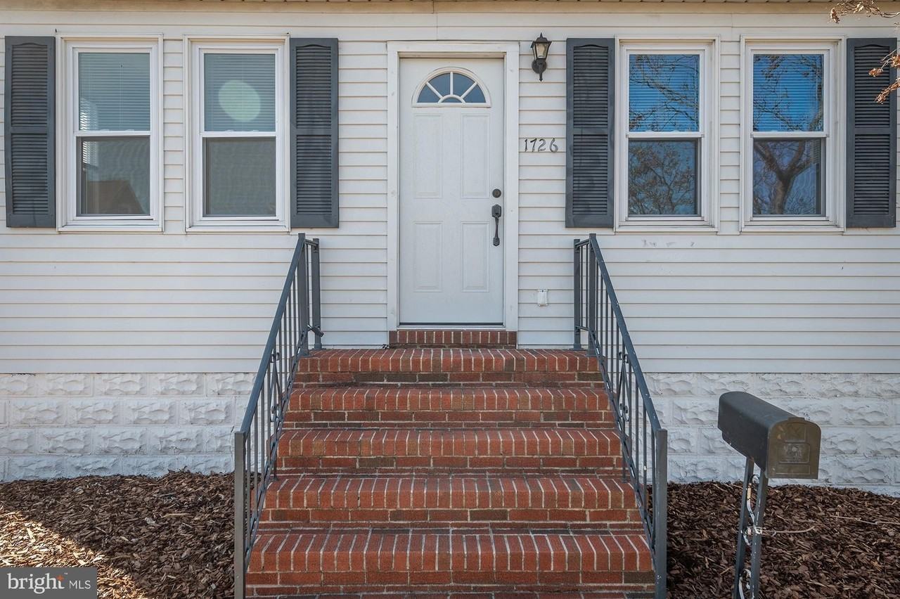 1726 Leslie Rd - Photo 4 of 28