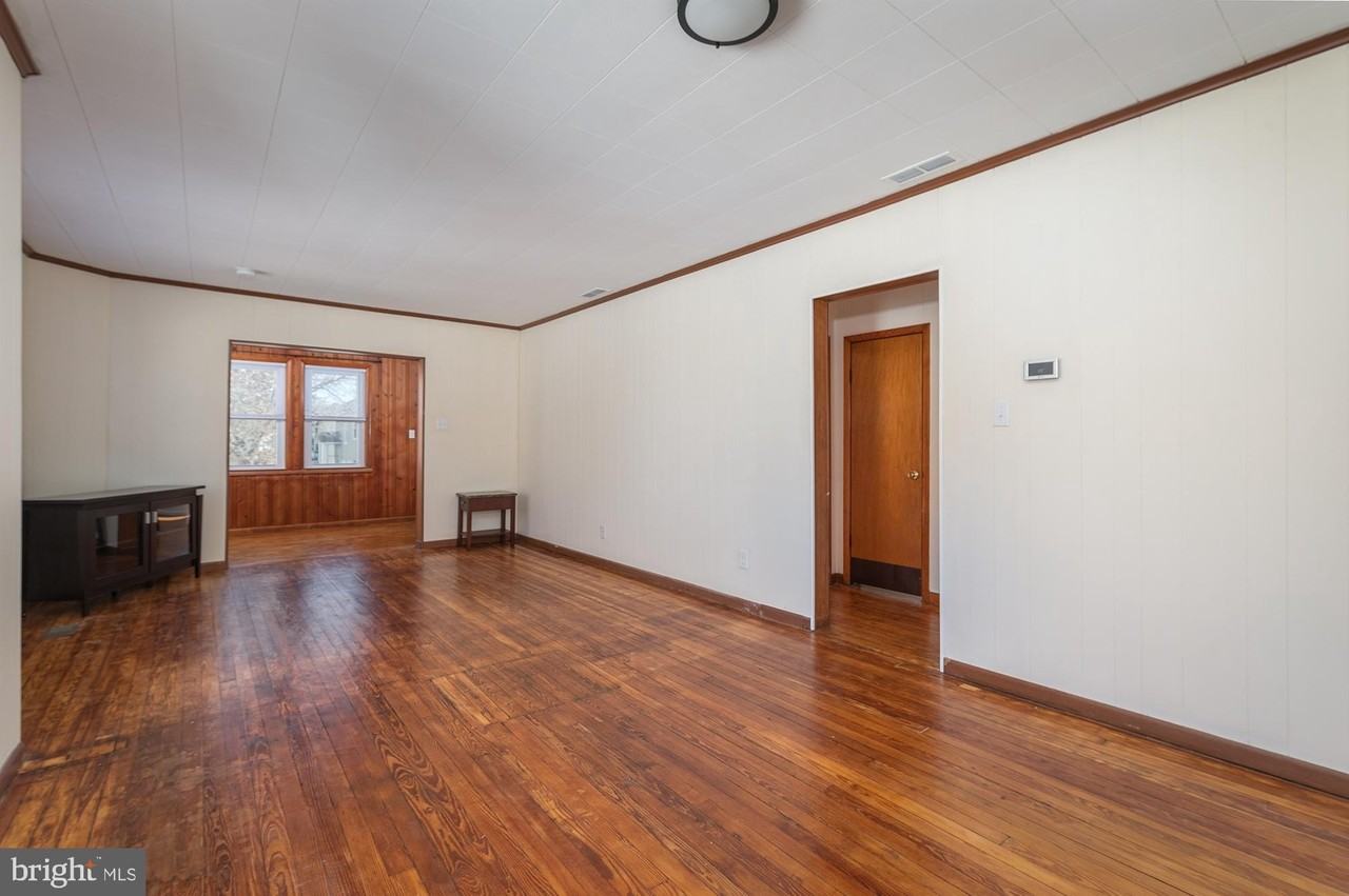 1726 Leslie Rd - Photo 7 of 28