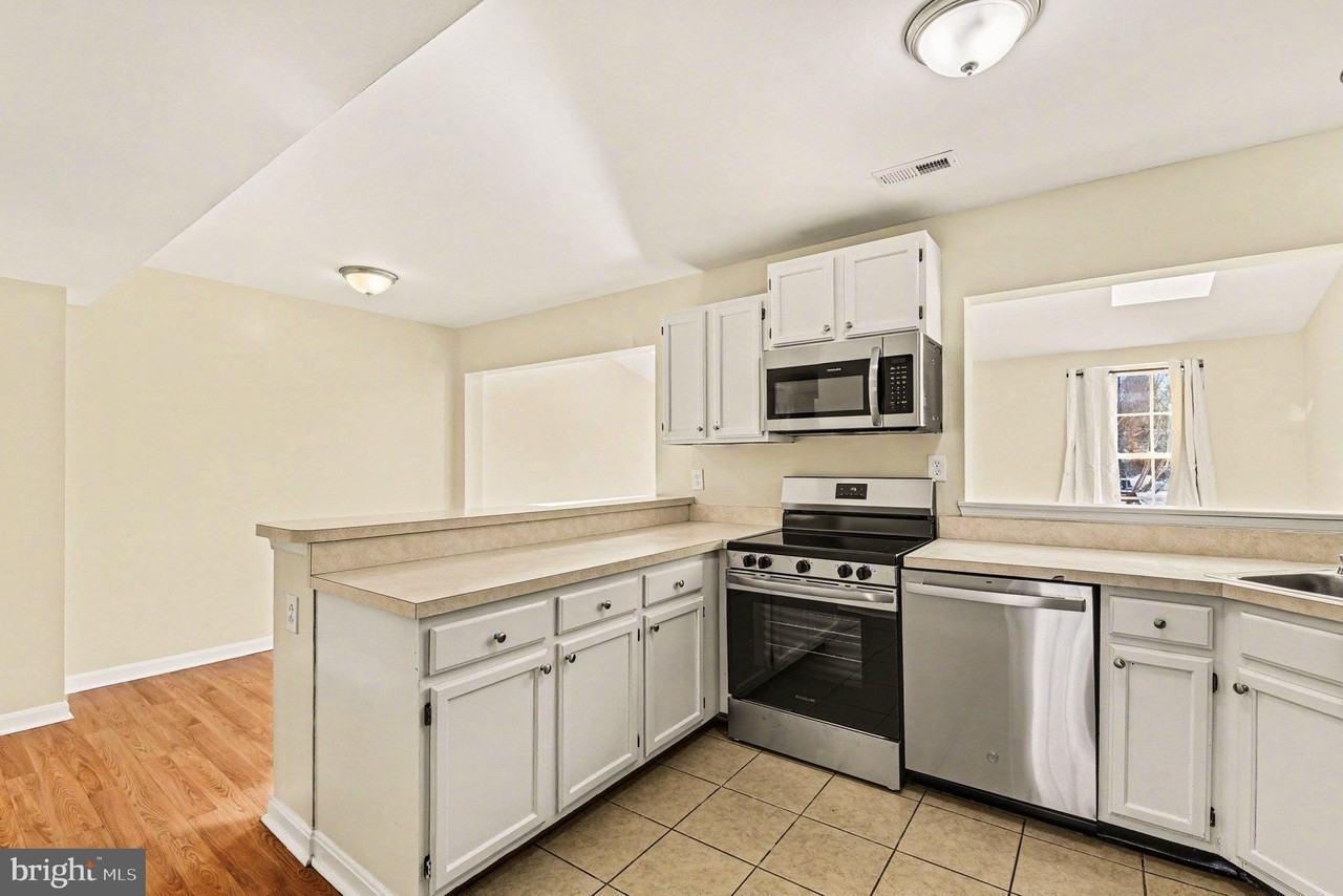 718 Orley Pl - Photo 4 of 15