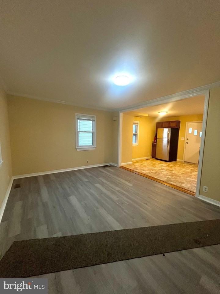 1128 Howard Ave #A - Photo 5 of 17
