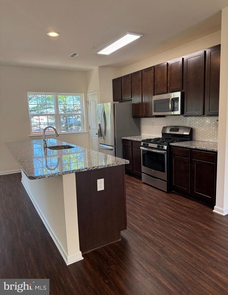 107 Mercer Ct - Photo 2 of 23