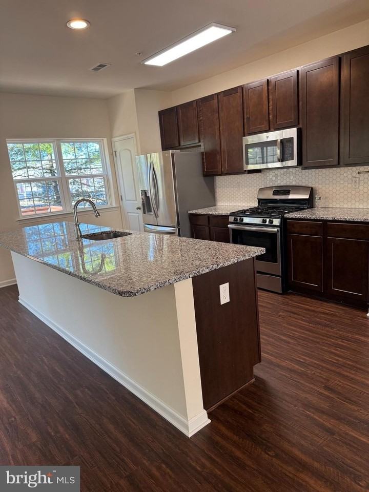 107 Mercer Ct - Photo 3 of 23