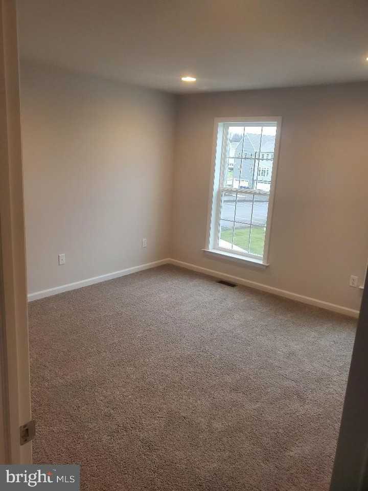 3094 Egreton Rd - Photo 5 of 14