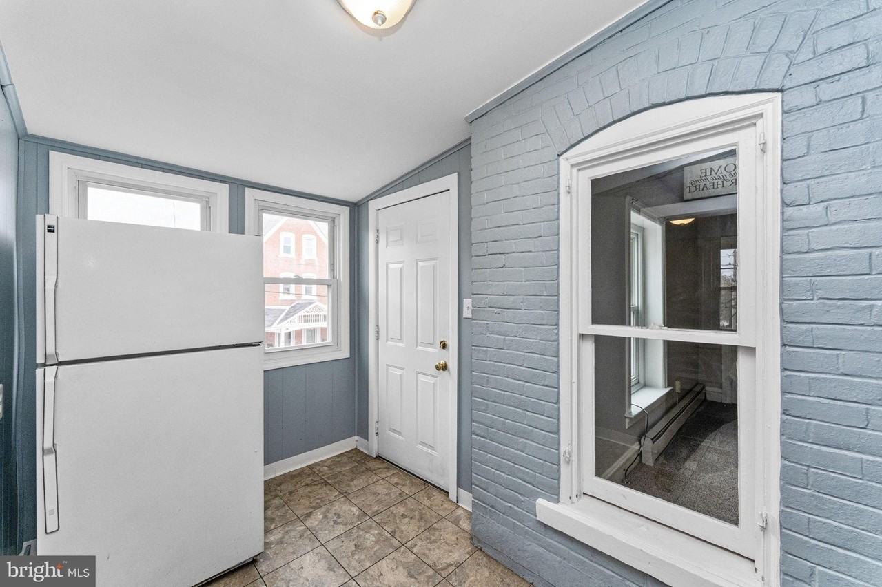 255 Noble St Apt B - Photo 6 of 15