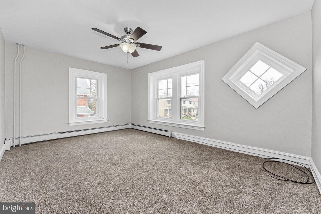 255 Noble St Apt B - Photo 7 of 15