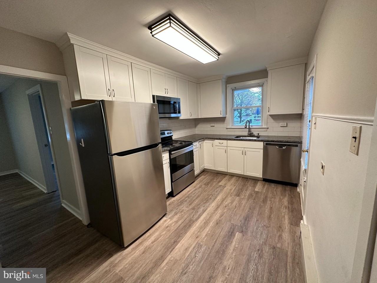 3304 Swede Rd - Photo 6 of 12