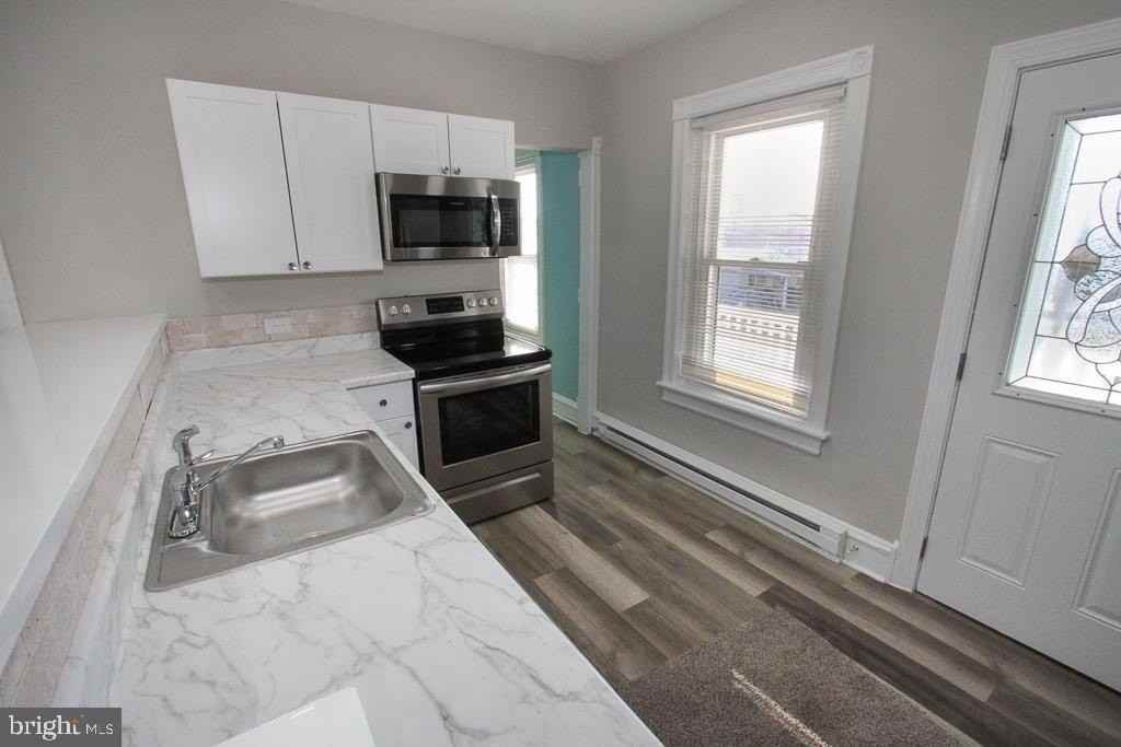 700 Main St - Photo 2 of 14