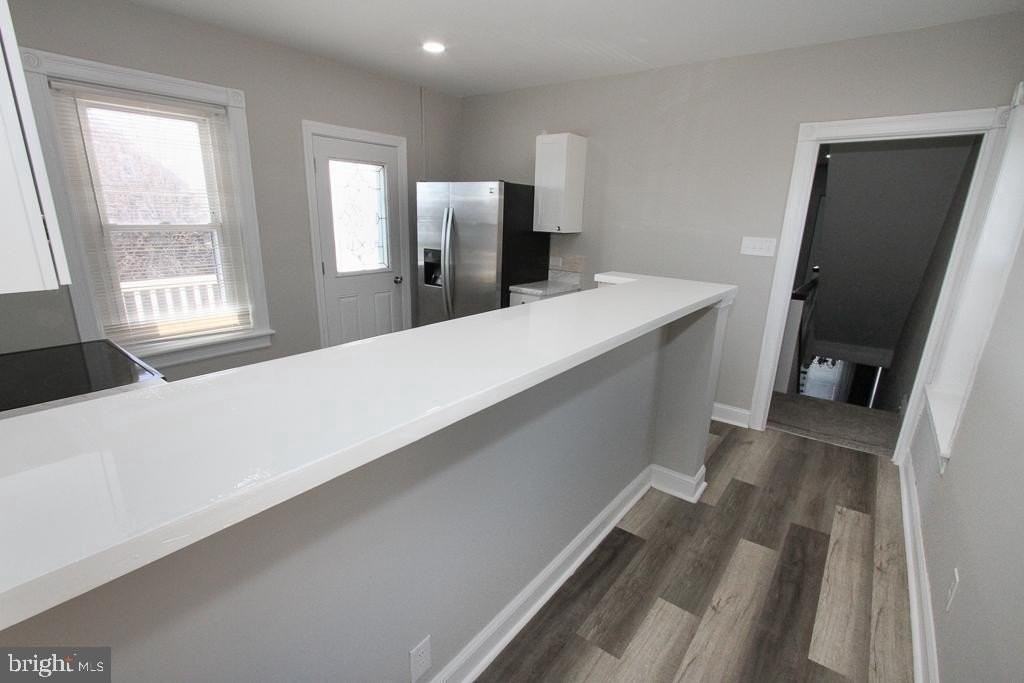 700 Main St - Photo 4 of 14