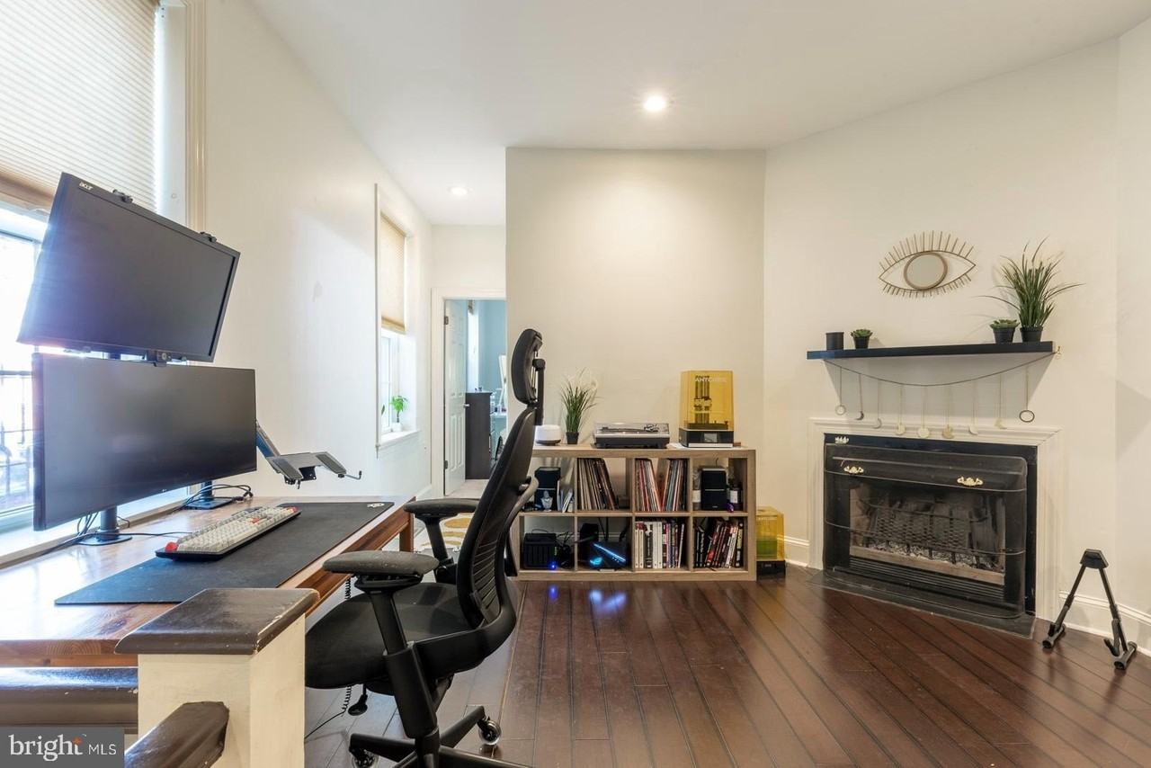 1631 Green St Apt B - Photo 2 of 24