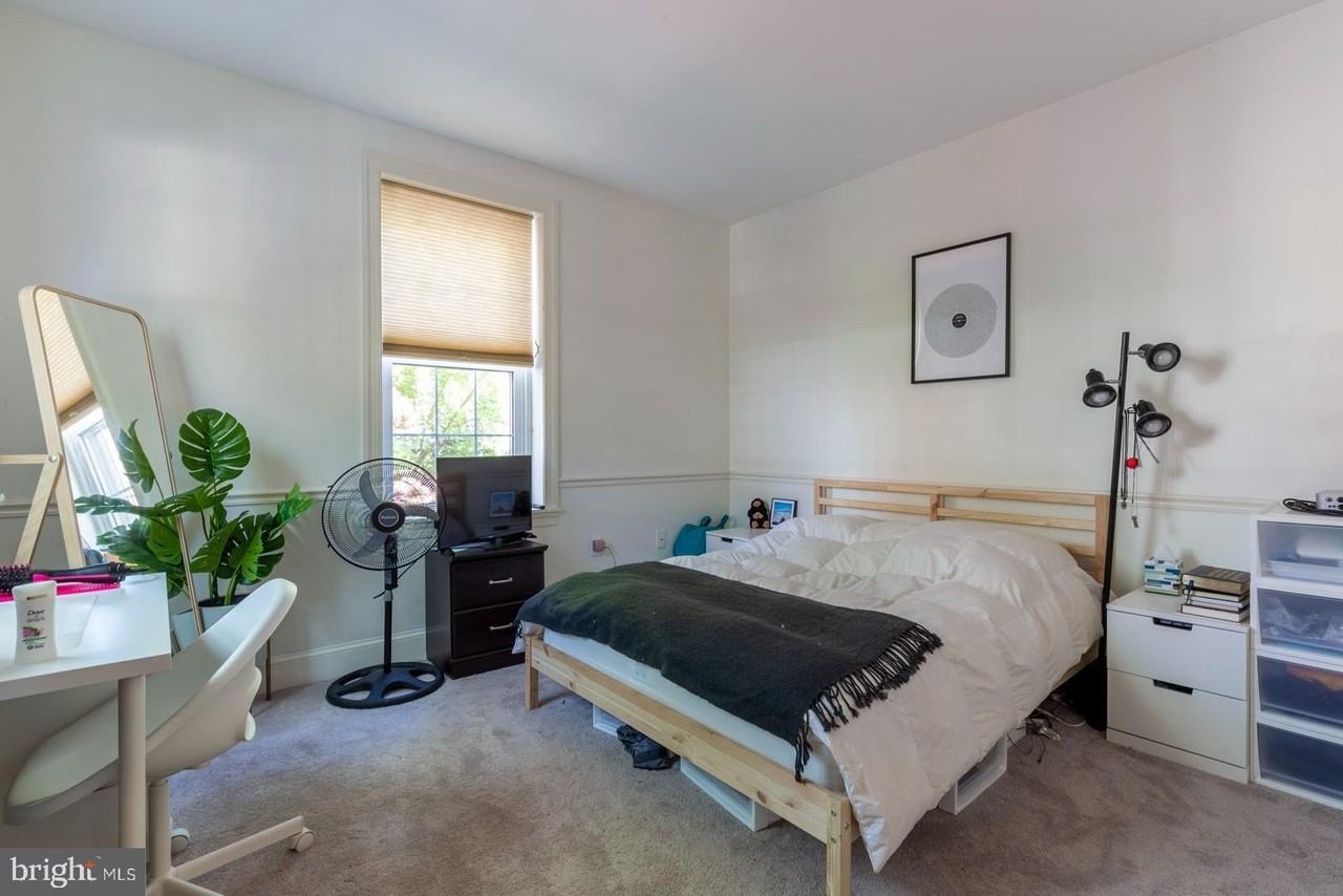 1631 Green St Apt B - Photo 7 of 24