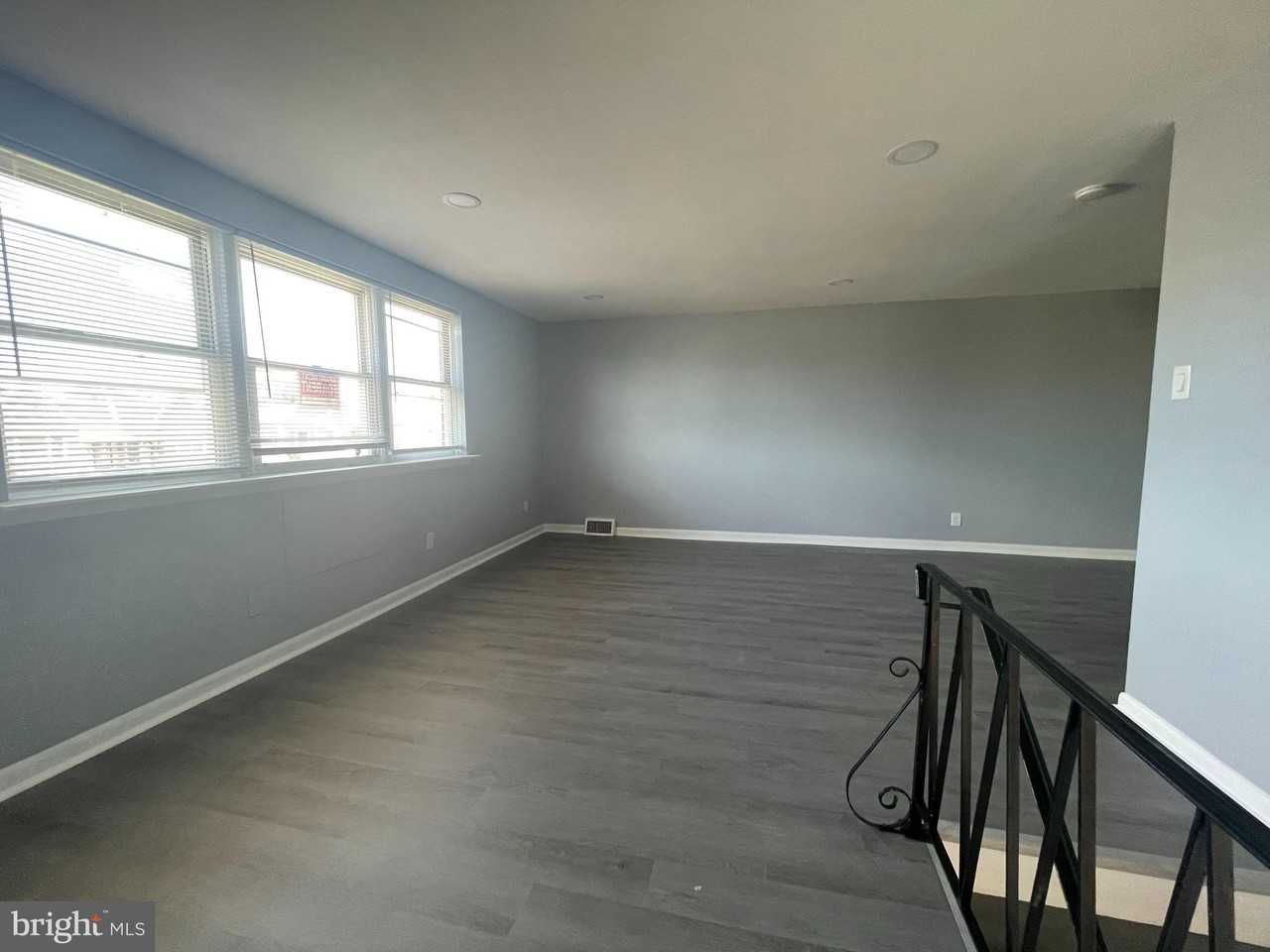 2331 Hoffnagle St 2nd Fl - Photo 4 of 17