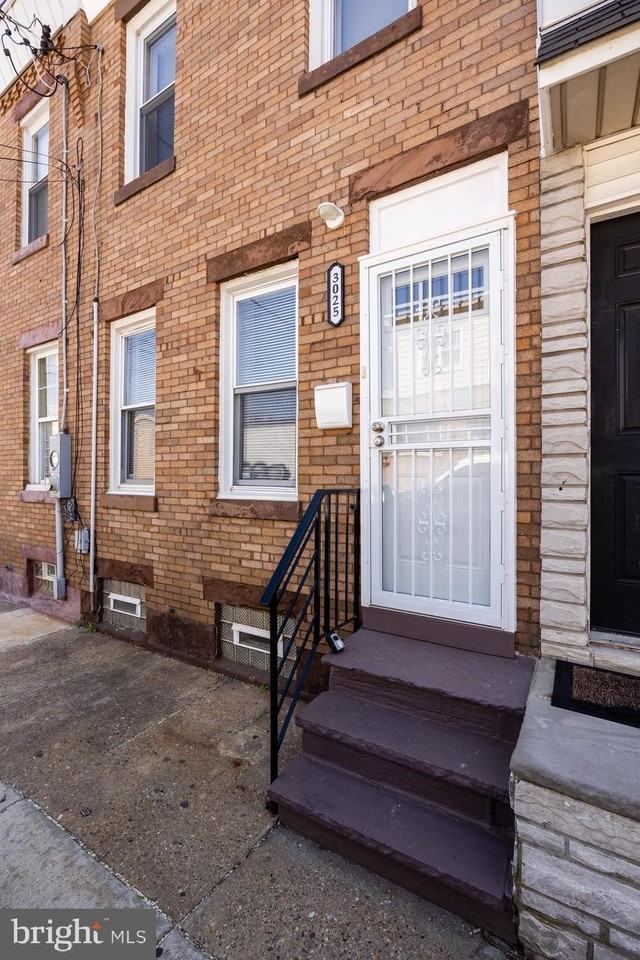 3025 Janney St - Photo 2 of 24