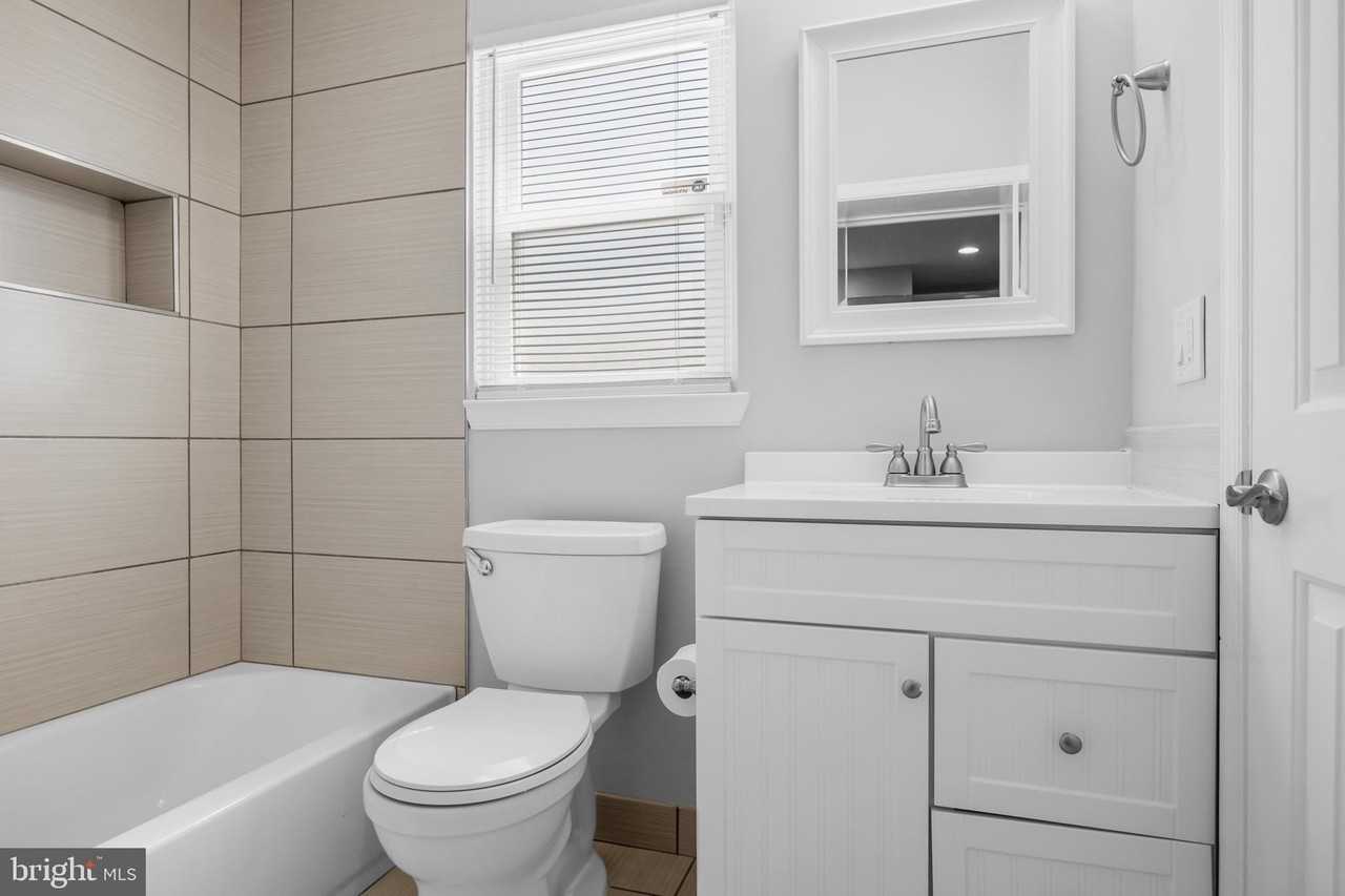 3025 Janney St - Photo 6 of 24