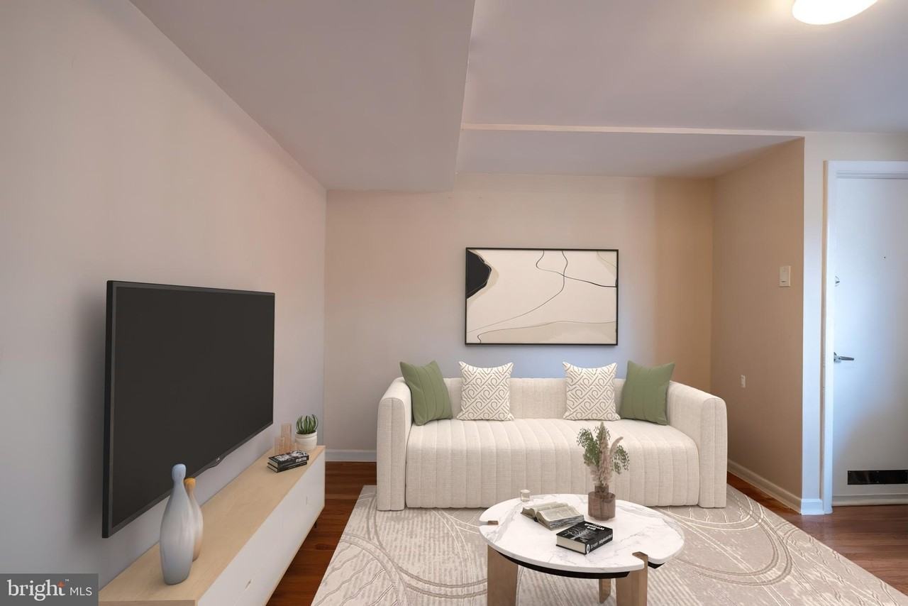 1736 Pine St #3R - Photo 2 of 14