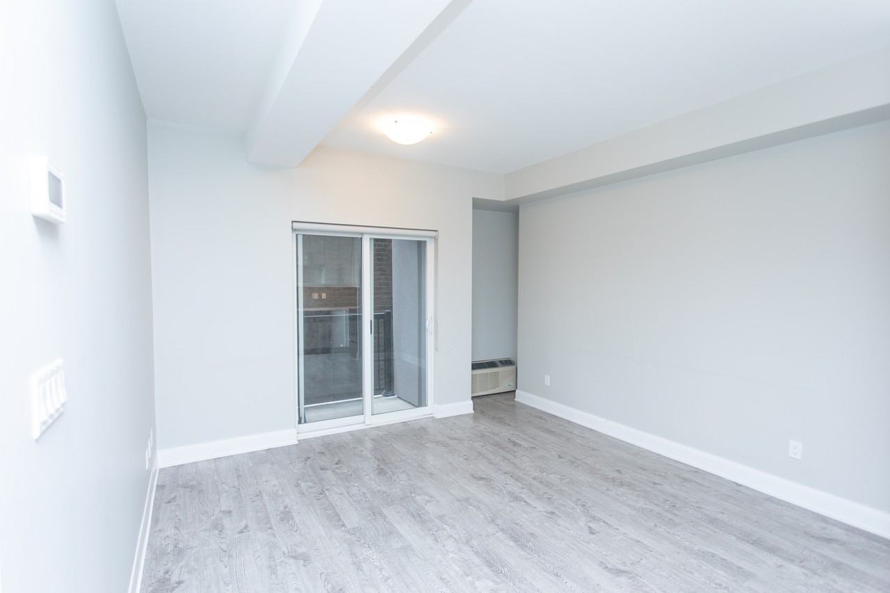 Bathurst St & Harbord St #202 - Photo 2 of 12