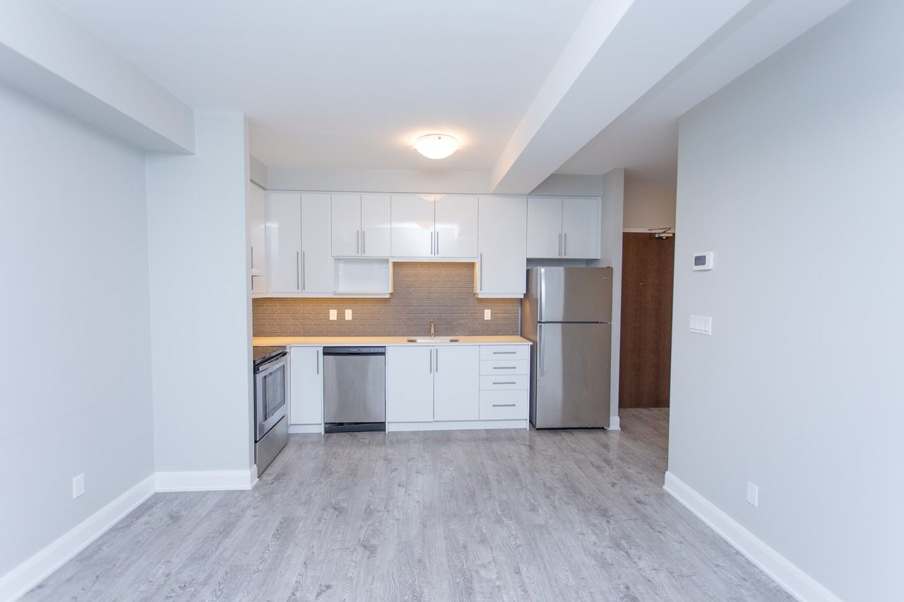 Bathurst St & Harbord St #202 - Photo 4 of 12