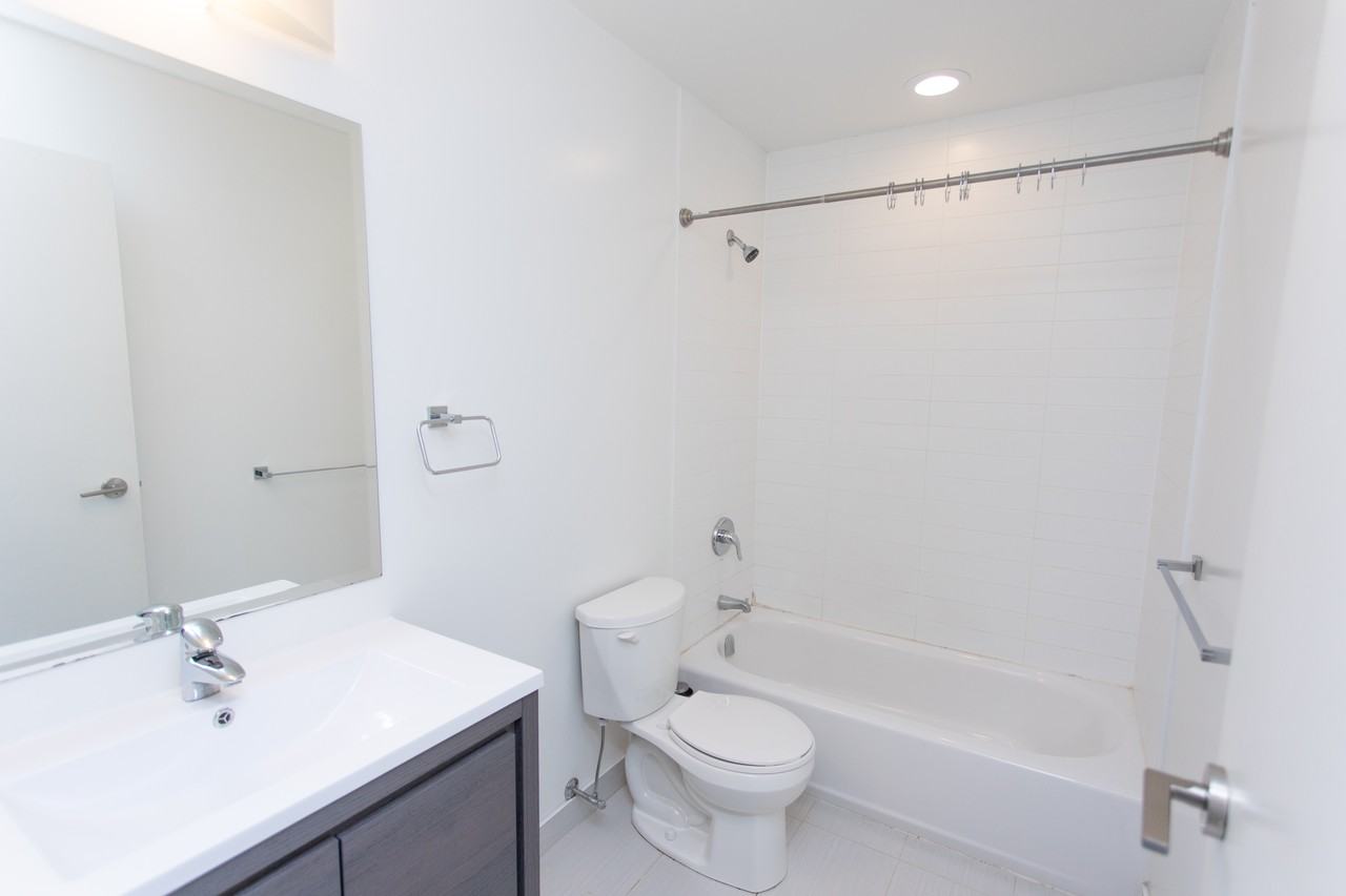 Bathurst St & Harbord St #202 - Photo 5 of 12