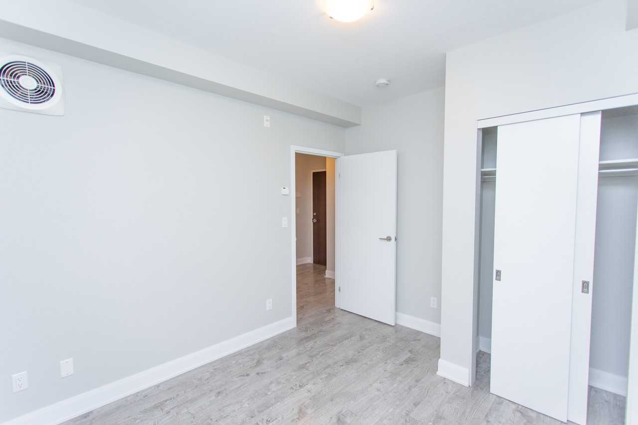 Bathurst St & Harbord St #202 - Photo 6 of 12