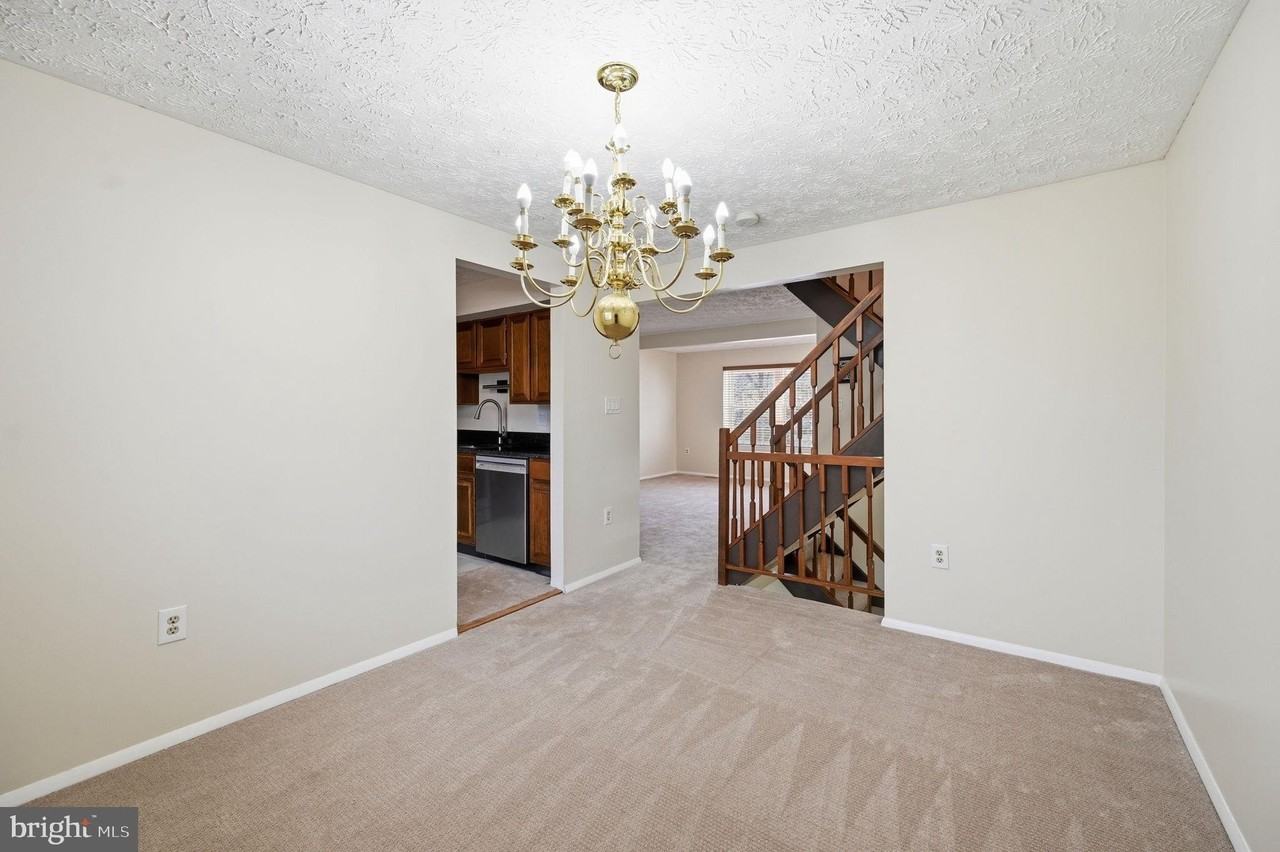 5831 Rock Forest Ct - Photo 4 of 30