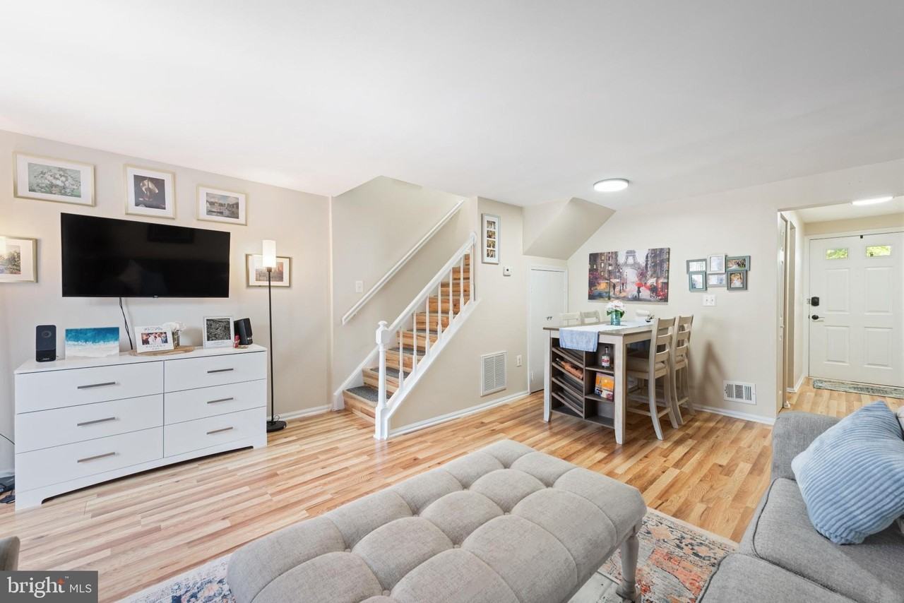 15 Dulany Ct - Photo 3 of 12