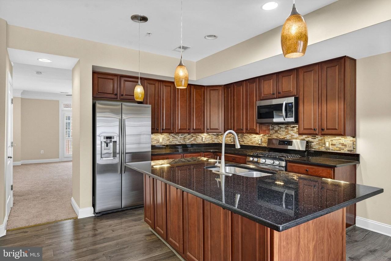 2222 Margraf Cir - Photo 5 of 41