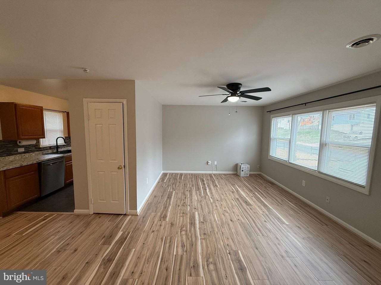 1411 Harrison St - Photo 4 of 41