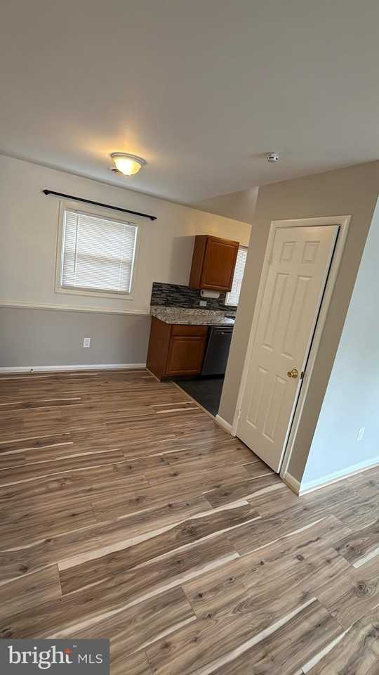 1411 Harrison St - Photo 5 of 41