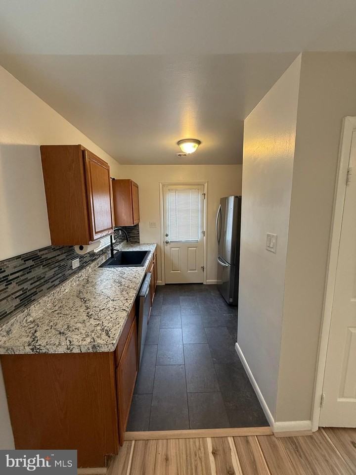 1411 Harrison St - Photo 7 of 41