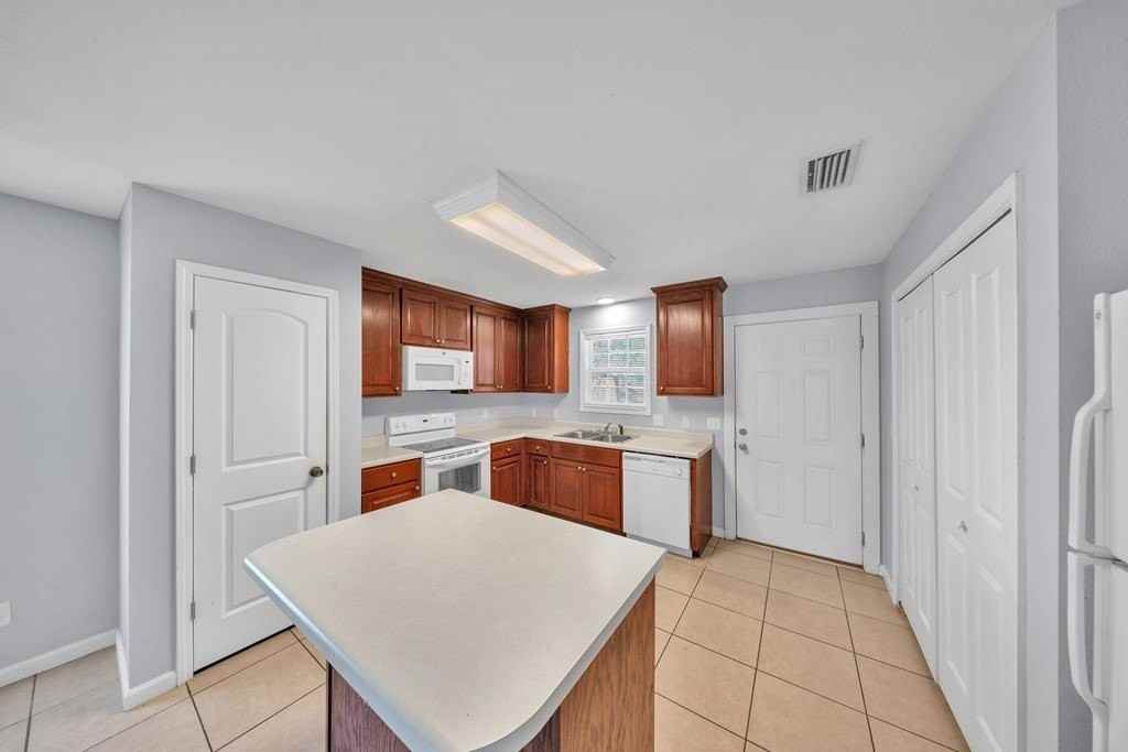 5086 Greyfield Pl N - Photo 5 of 5