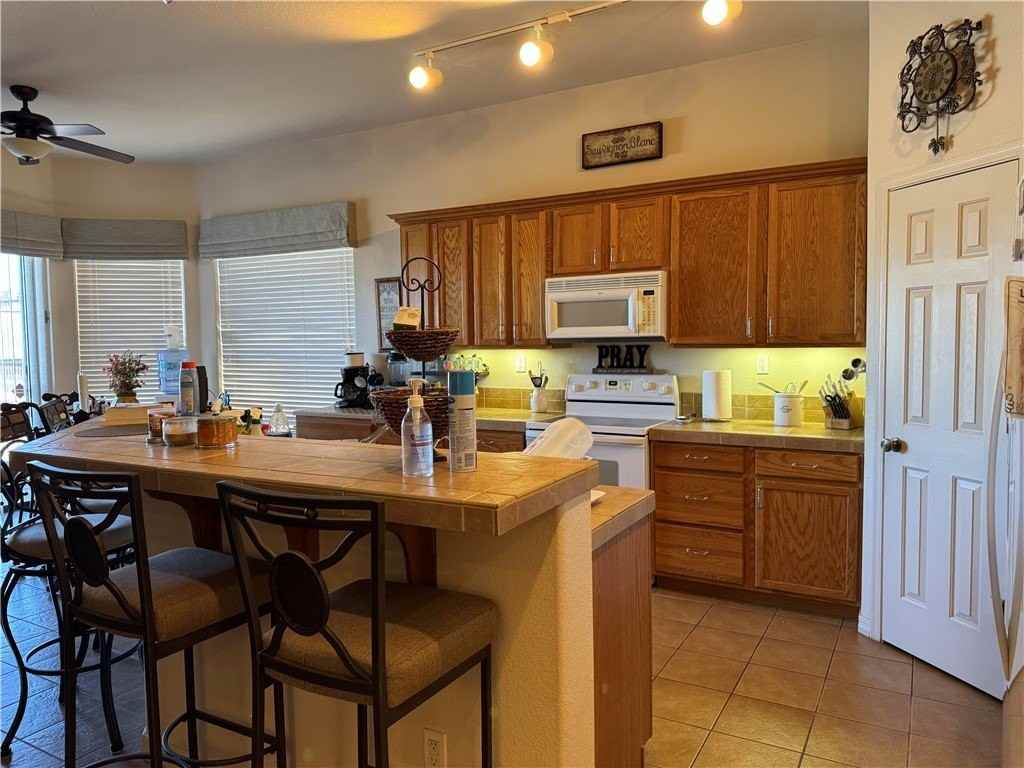 2853 Esmerelda Dr - Photo 7 of 27