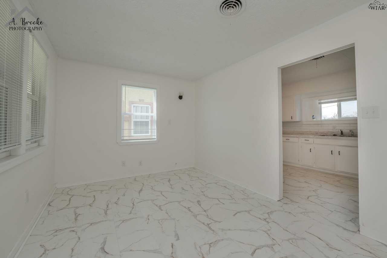 1624 Sunnyside Ln - Photo 5 of 37