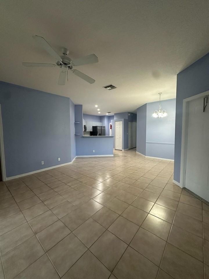 8900 Nw 54th St - Photo 4 of 12