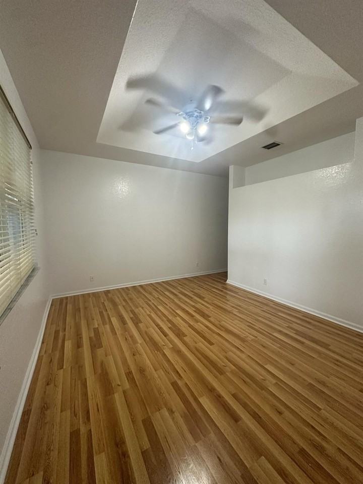 8900 Nw 54th St - Photo 7 of 12