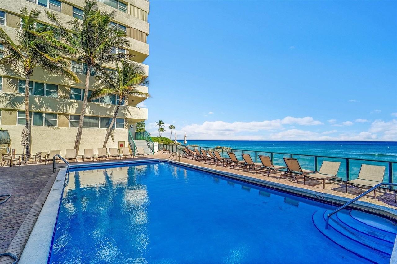 1239 Hillsboro Mile Apt 109 - Photo 5 of 37