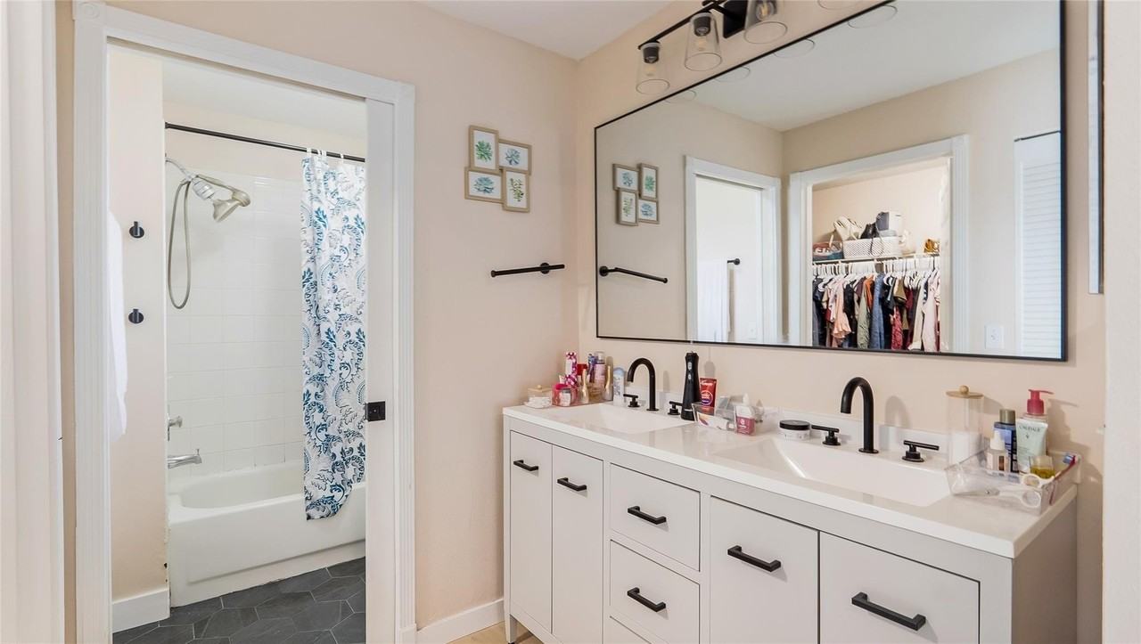 3850 Nw 122nd Ter Unit 3850 - Photo 4 of 42