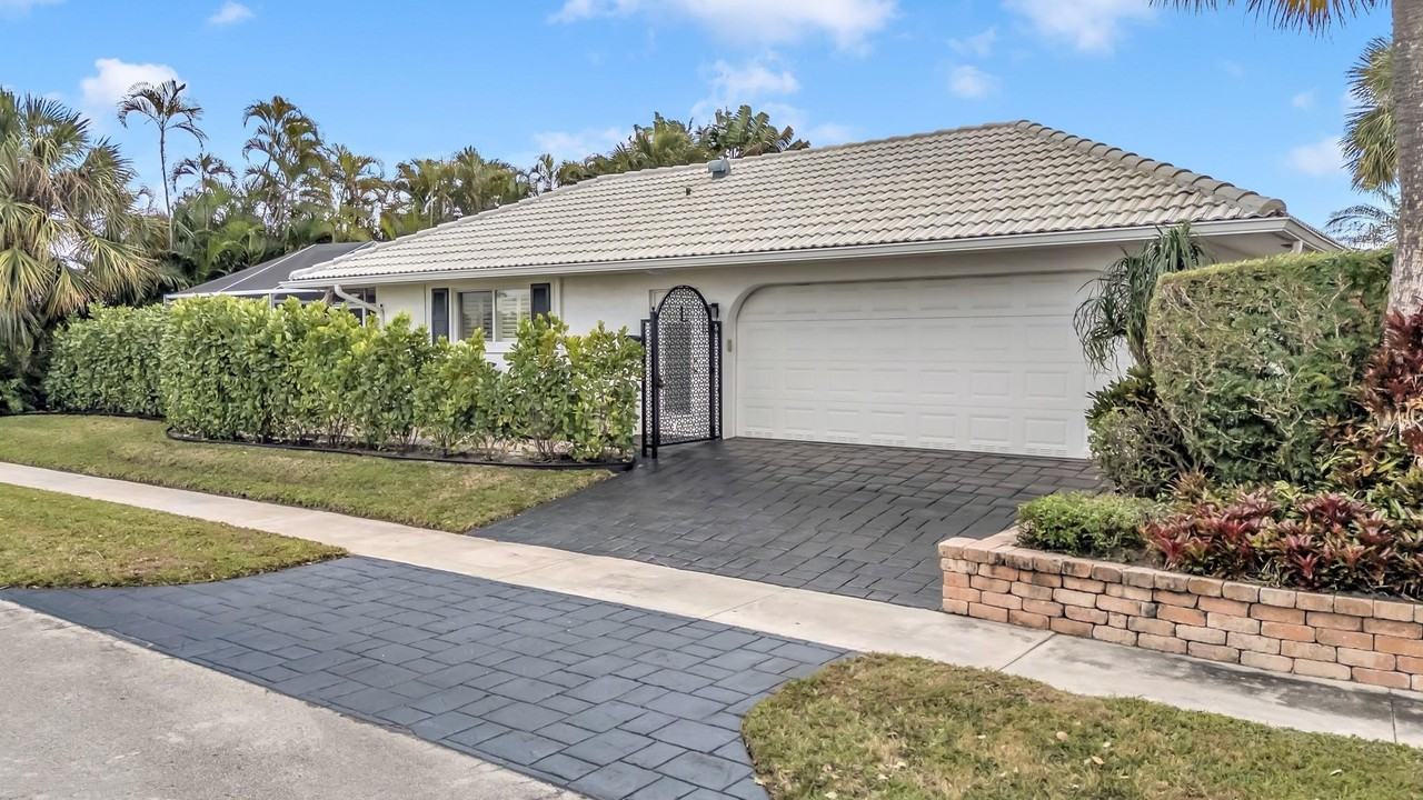 1080 Walnut Ter - Photo 4 of 37