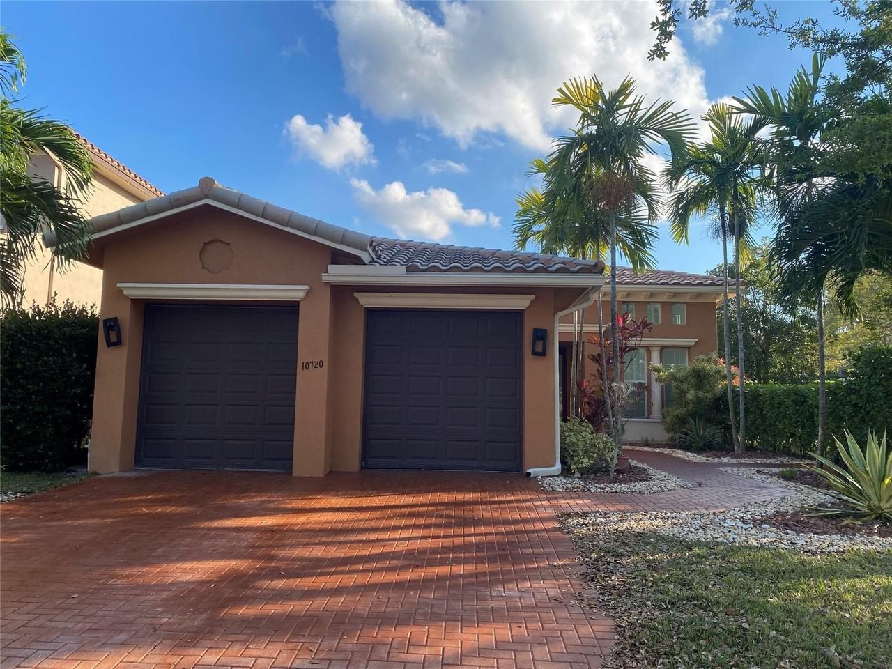 10720 Nw 83rd Ct - Photo 2 of 50