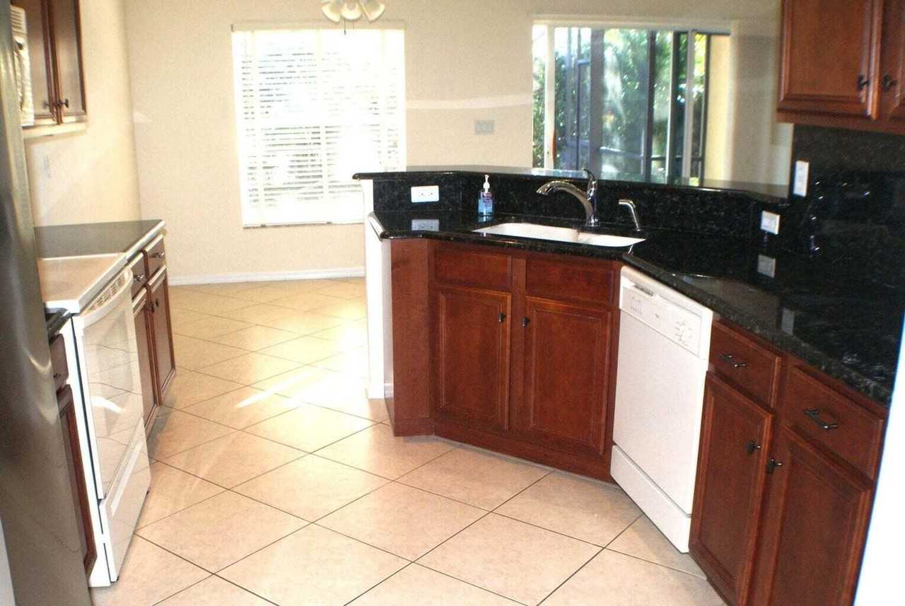 12024 Roma Rd - Photo 3 of 18