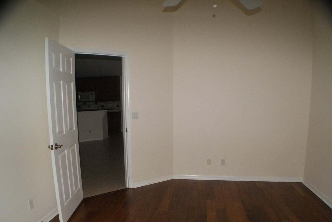 12024 Roma Rd - Photo 6 of 18