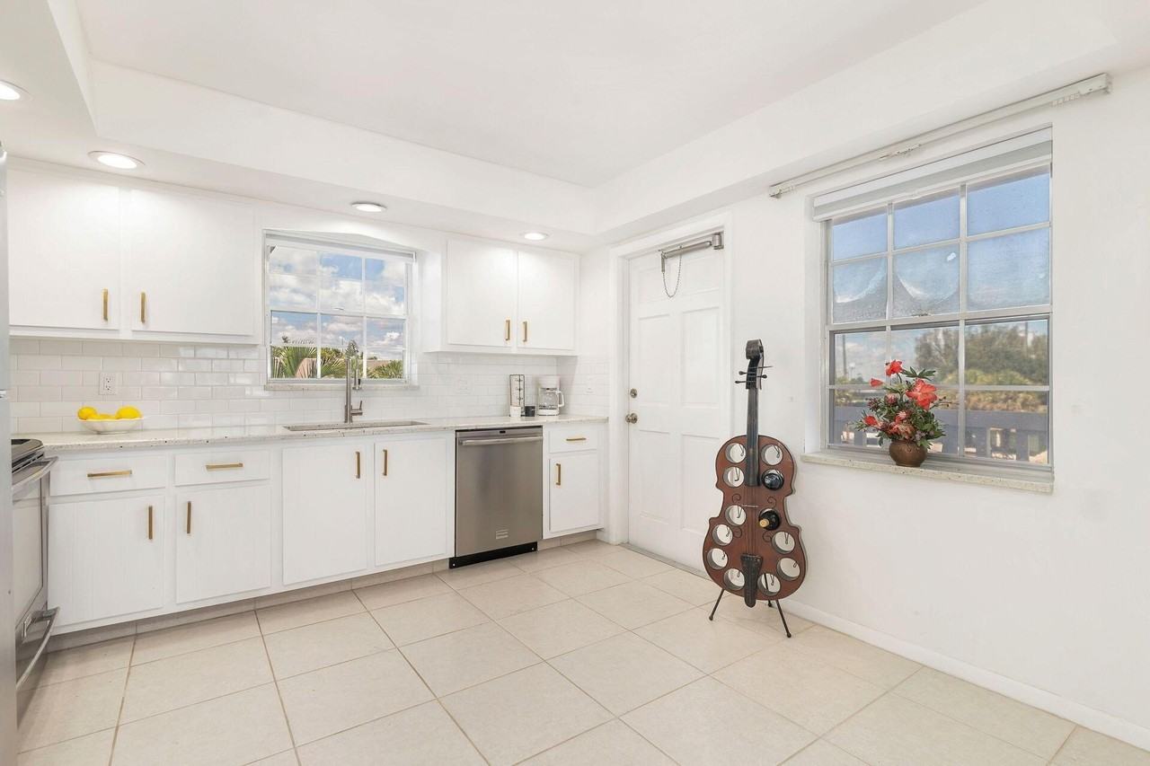 907 Marina Dr Apt 310 - Photo 5 of 50