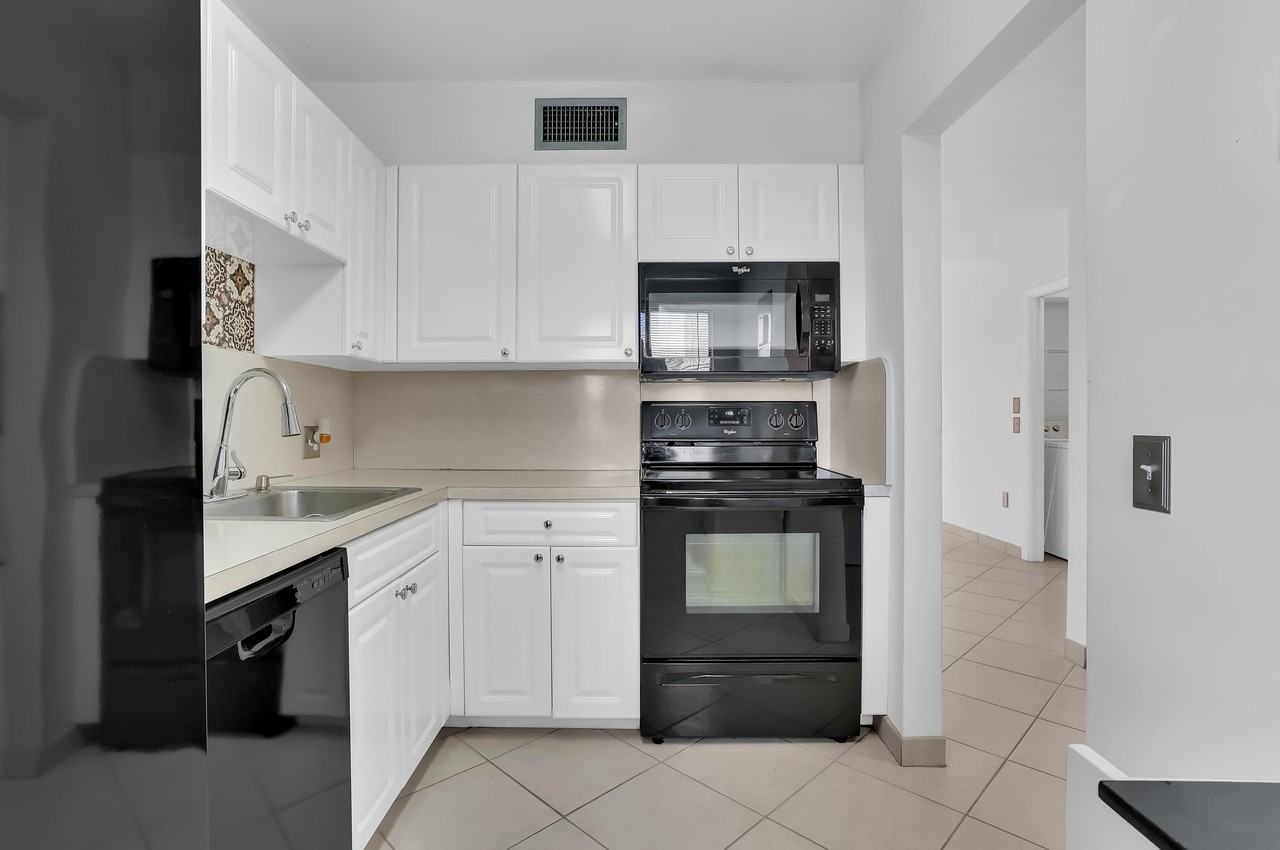 4290 Deste Ct Apt 301 - Photo 6 of 19