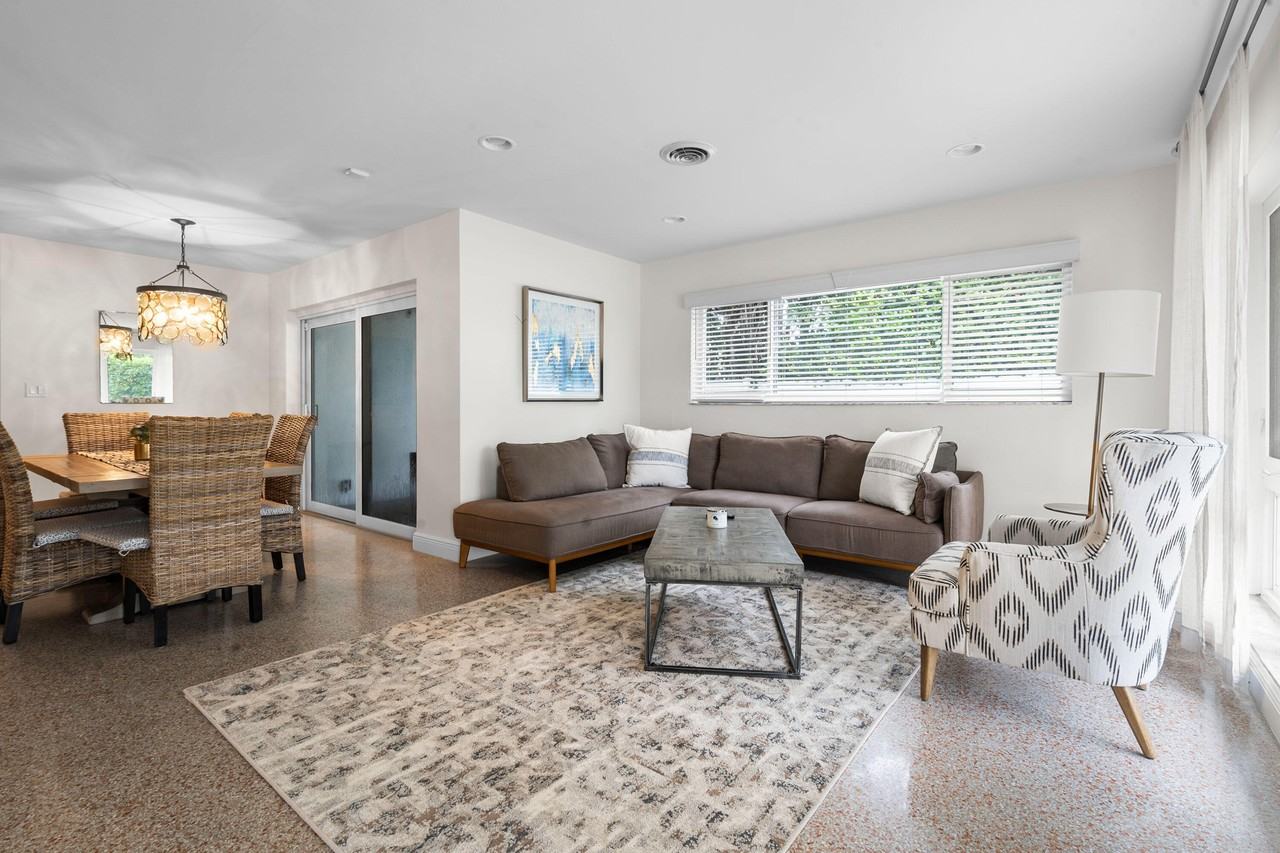 101 Ne 11th St - Photo 6 of 25