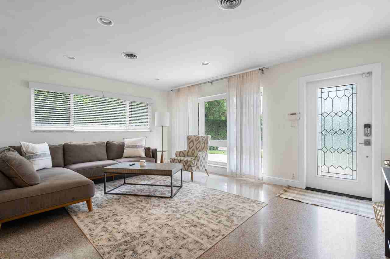 101 Ne 11th St - Photo 7 of 25