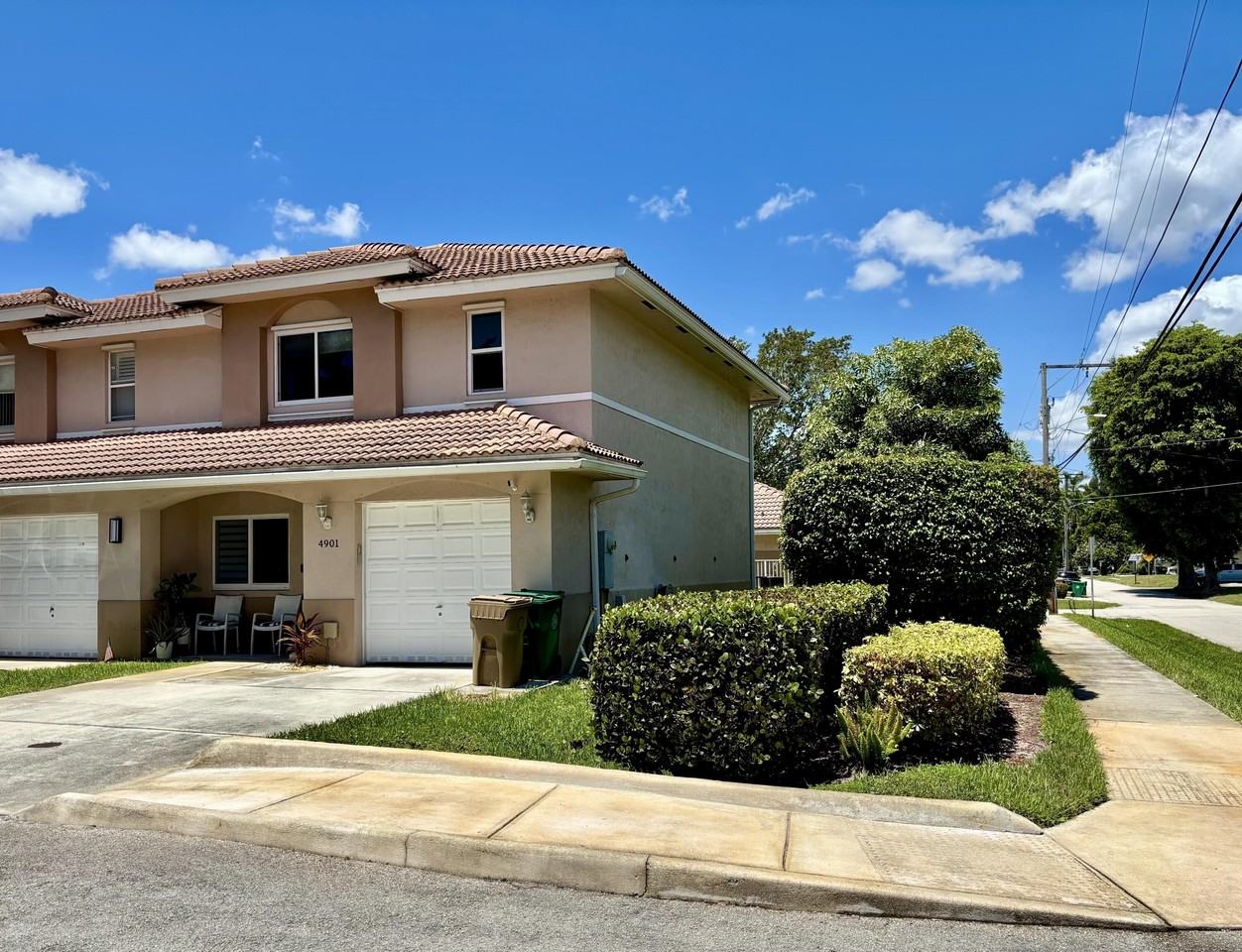 4901 Palm Garden Ln - Photo 2 of 23